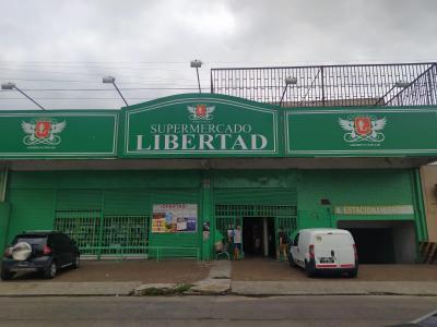 Vendo s/avenida Importe Local c/Cochera en Subsuelo + Depós y vivienda – Lote con salida a 2 calles