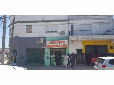 Venta en Bloque de 3 locales y 2 departamentos centro de Paso del Rey, Calle Mitre