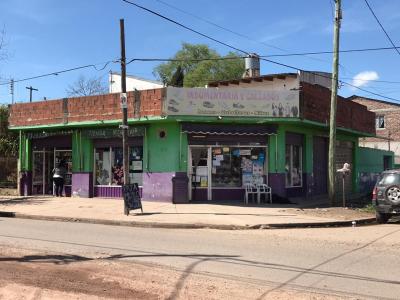 5 Locales En Venta y Casa 3 Ambientes Sobre Av. Principal - Moreno Norte, 2 habitaciones