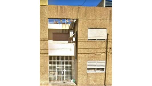 TIPO CASA CON COCHERA  | INDEPENDIENTE | 4 AMB  | 136m2 , 96 mt2, 3 habitaciones