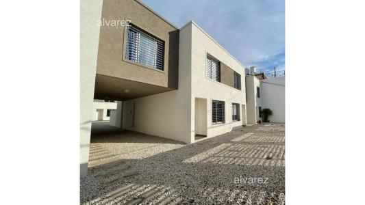 Venta Duplex 4 Ambientes En Ituzaingo, 100 mt2, 3 habitaciones