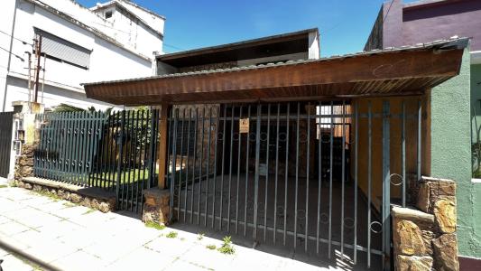 Casa  venta  cuatro habitaciones centro  Ituzaingo   , 253 mt2, 4 habitaciones