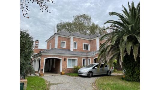 Excelente Casa en venta barrio La Caballeriza, 172 mt2, 3 habitaciones