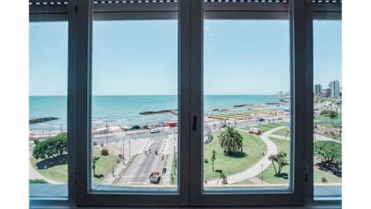 Con vista al mar, frente a Playa San Sebastián. 4 personas, 1 habitaciones