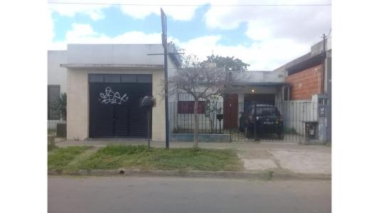 Casa y local en venta - Ituzaingó Norte - Almagro al 3400, 120 mt2, 2 habitaciones