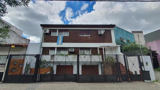 Casa en venta - Castelar Norte - Sarmiento al 2600, 212 mt2, 5 habitaciones