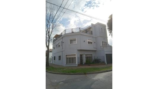 venta  BARRIO GUEMES 4 AMB , 200 mt2, 3 habitaciones