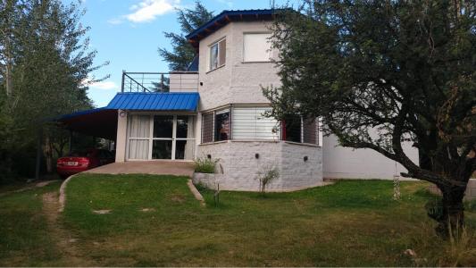 Vendo Excelente casa con Piscina en Mirador del Lago, 204 mt2, 2 habitaciones