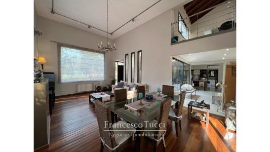 Casa en venta en Campos de Alvarez, 333 mt2, 4 habitaciones
