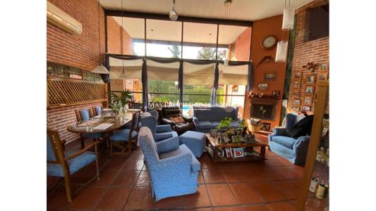 Casa en venta en El Carmen 6 ambientes, 266 mt2, 3 habitaciones