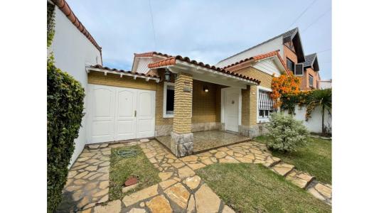 Casa en venta en Castelar Sur, 143 mt2, 2 habitaciones
