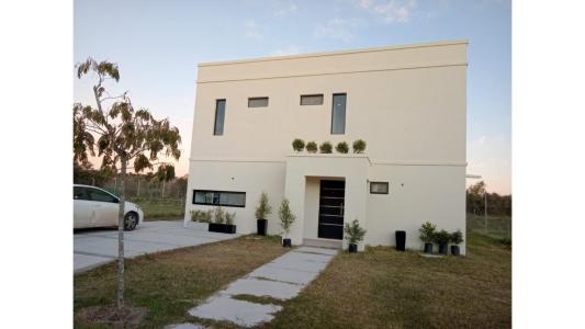 Casa moderna en Acacias Puertos con financiación , 176 mt2, 3 habitaciones