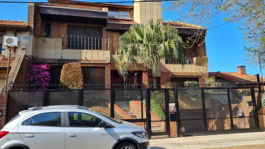 Casa Chalet en venta 6 amb con patio y pileta Olivos Golf, 350 mt2, 3 habitaciones