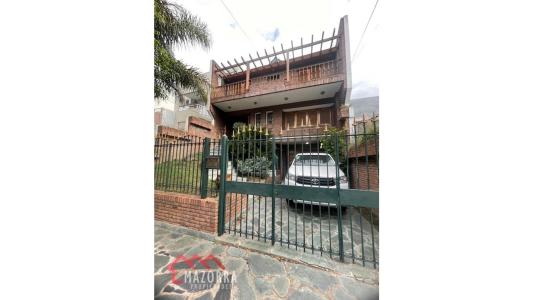 Casa en VENTA - Villa Sarmiento, 305 mt2, 4 habitaciones