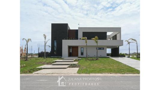 Excelente casa 4 de ambientes en Puerto Nizuc, 250 mt2, 3 habitaciones