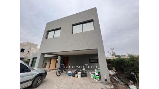 Casa en venta 5 ambientes en Barrio Astorga, 185 mt2, 4 habitaciones
