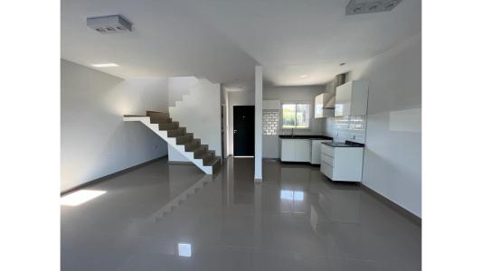 Duplex en venta 3 ambientes Solar de Álvarez, 90 mt2, 2 habitaciones