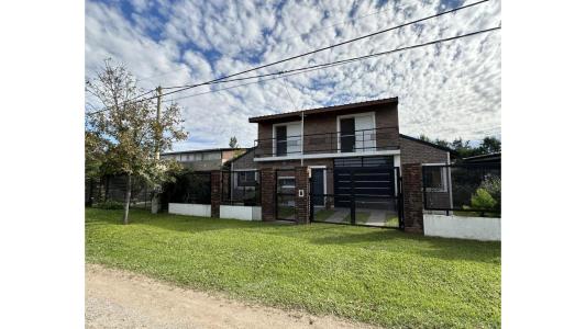Alquiler Casa 3 dormitorios en Punta Chacra, 200 mt2, 3 habitaciones