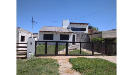 Alquiler Casa 3 dorm con piscina en Funes, 95 mt2, 3 habitaciones