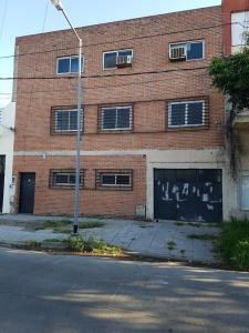 Venta de Edificio de 3 plantas sobre calle Carlos Gardel 3300 de Villa Libertad