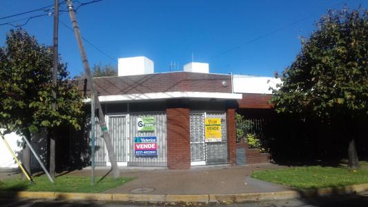Casa con local en Moreno Sur a 400 mts de la estación