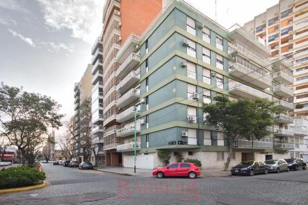 3 ambientes con dep. serv. Cochera DOBLE, 4to piso al frente Andonaegui esq. Mendoza, 2 habitaciones