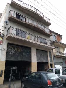 Venta en block de dos locales y cuatro departamentos González catán, 4 habitaciones