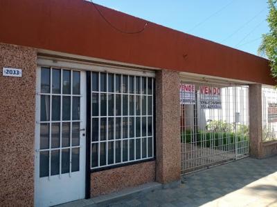 Retasado Venta Casa 2 dormitorios + Departamento + Local Escritura en Barrio Empalme U$S65.000., 3 habitaciones