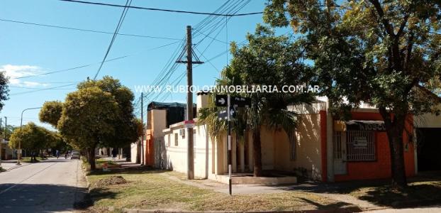 VENDIDO - SUNCHALES - ILLIA 107 - ESQUINA A UNA CUADRA DE AV. H. IRIGOYEN - CASA + Dpto + Local, 178 mt2, 2 habitaciones
