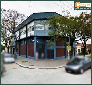 Local comercial con oficinas en Paso del Rey centro, Pio XII esquina Morón., 636 mt2