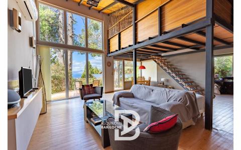 Alquiler Casa Moderna en Bariloche con Vista al Lago y Jacuzzi Exterior. 6/7 PAX., 3 habitaciones