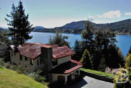 Alquiler Casa en Bariloche con Costa de Lago Nahuel Huapi y Muelle. 8/10 PAX. Km16., 4 habitaciones