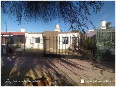 VENDE: Casa 2 Dormitorios con Patio / Barrio Ayacucho
