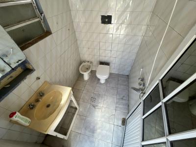 En Venta Casa, lote propio, Cinco ambientes, a remodelar. (La Tablada), 336 mt2, 4 habitaciones